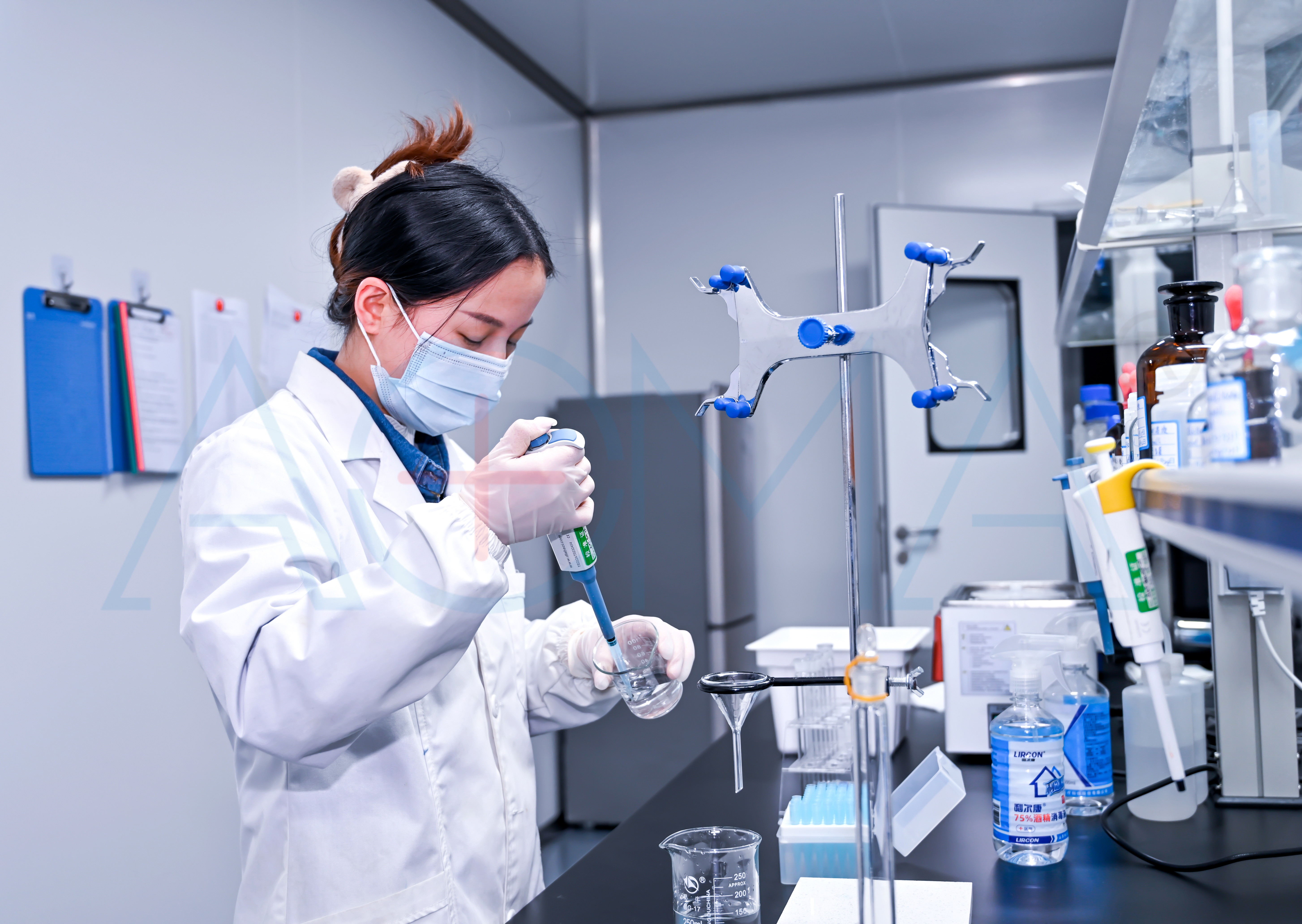 Laboratorio de relleno d&eacute;rmico AOMA (8)