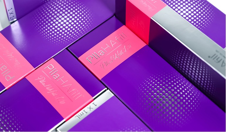 ¿Cómo estimula el relleno PLLA la producción de colágeno?